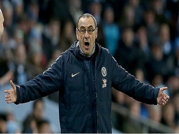 Thất bại của Sarri không thể tẩy được Mourinho