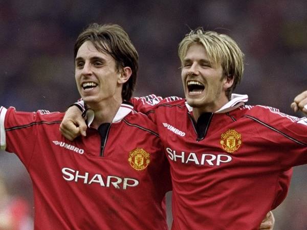 Bóng đá Anh sáng 28/4: Gary Neville không thể ở chung phòng với Beckham