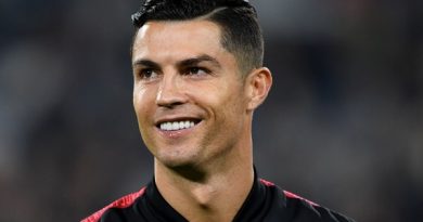 Tin bóng đá tối 24/6: Ronaldo đi vào lịch sử Serie A