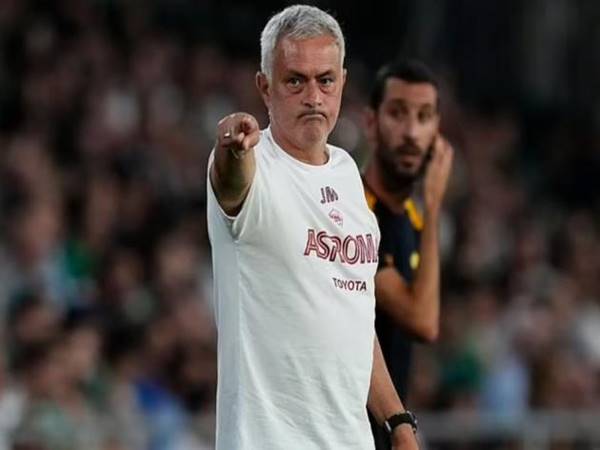 Tin AS Roma 24/10: HLV Mourinho tiến cử Smalling lên tuyển Anh