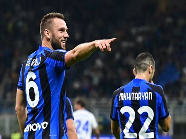 Chuyển nhượng 4/1: Inter Milan đang nỗ lực giữ chân De Vrij