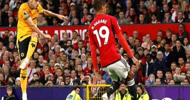 Man Utd thắng nhọc ngày ra quân