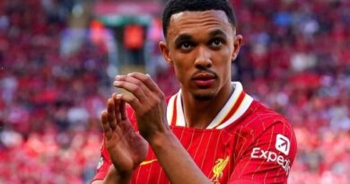 BĐ Anh 24/09: Alexander-Arnold lên tiếng về tương lai ở Liverpool