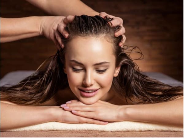 Làm sao để hết rụng tóc nữ - Massage da đầu